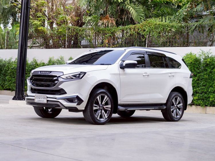 Isuzu MU-X 2023 3.0 Ultimate AT 2WD Utility-car ดีเซล ไม่ติดแก๊ส เกียร์อัตโนมัติ ขาว รูปที่ 3