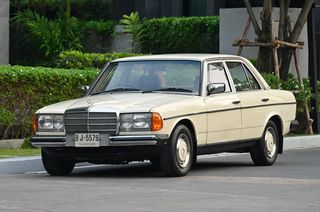 เหมือนถูกคําสั่งให้ประหาร ดุจยืนฟังศาลอ่านคําพิพากษา ขาย BENZ W123 200 MT 1983 ของนักร้องชื่อดังครับ