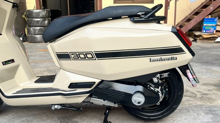 Lambretta X300 จดปี 23 ไมล์ 1083 km. รูปที่ 10
