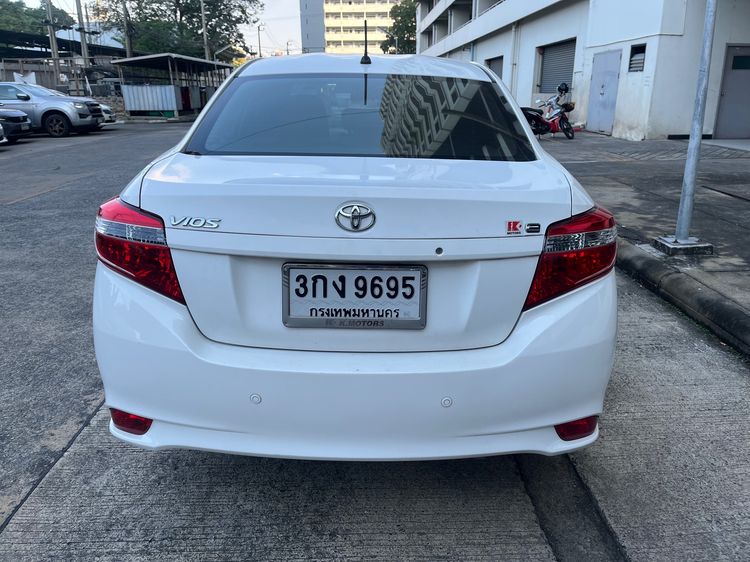 Toyota Vios 2013 1.5 E Sedan เบนซิน ไม่ติดแก๊ส เกียร์อัตโนมัติ ขาว รูปที่ 3