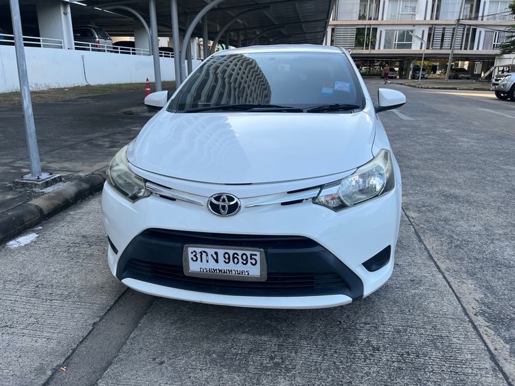 รถ Toyota Vios 1.5 E สี ขาว