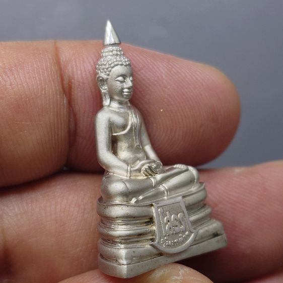 พระพุทธรูปคุ้มเกล้าฯ ภปร. เนื้อเงิน ชุบทอคำขาว พิมพ์ใหญ่ "ใต้ร่มพระบารมี คุ้มเกล้าฯ ที่ระลึก 60 ปี โรงพยาบาลภูมิพลฯ ปี2552 พร้อมตลับเดิม รูปที่ 6