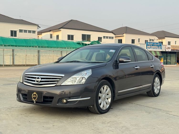 รถ Nissan Teana 2.5 XV สี ม่วง