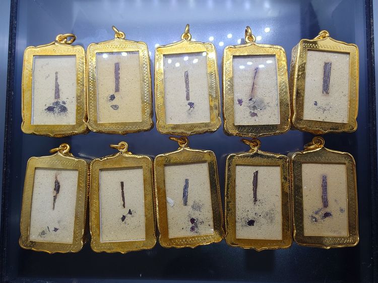 พระสมเด็จเนื้อผงวัดระฆัง รุ่น สมเด็จไม้ช่อฟ้า อนุสรณ์ 144 ปี วัดระฆังโฆสิตารามฯ (คณะ ๙) ปี2556 ชุดเลี่ยมกรอบทองไมครอน ครบ 10 พิมพ์ พร้อมบรรจ รูปที่ 4