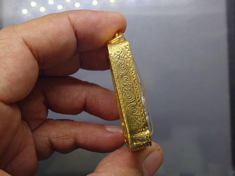 พระสมเด็จเนื้อผงวัดระฆัง รุ่น สมเด็จไม้ช่อฟ้า อนุสรณ์ 144 ปี วัดระฆังโฆสิตารามฯ (คณะ ๙) ปี2556 ชุดเลี่ยมกรอบทองไมครอน ครบ 10 พิมพ์ พร้อมบรรจ รูปที่ 6