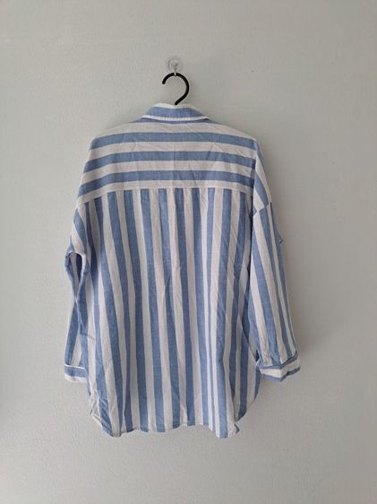 เสื้อเขิ้ตผู้หญิง ลายทางสีฟ้าตัดสีขาว  รูปที่ 2