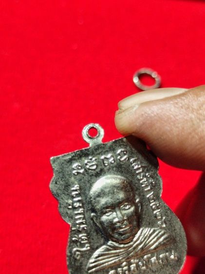 เหรียญหลวงปู่ทวดใต้ร่มเย็น เสาร์๕ ปี๒๕๒๖ รูปที่ 8