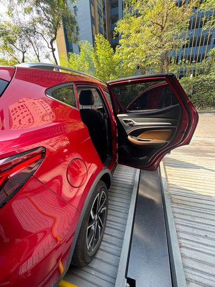 MG ZS 2023 1.5X+ Sunroof Utility-car เบนซิน ไม่ติดแก๊ส เกียร์อัตโนมัติ แดง รูปที่ 2