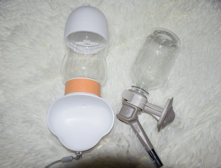 ชาม ที่ให้อาหารและน้ำพุ กระบอกน้ำสัตว์เลี้ยงแบบพกพา 2IN1 + จุกน้ำพร้อมขวดน้ำอย่างดี น้ำไม่รั่ว จุกลูกกลิ้งสแตนเลสพร้อมขวด สำหรับสุนัขและแมว