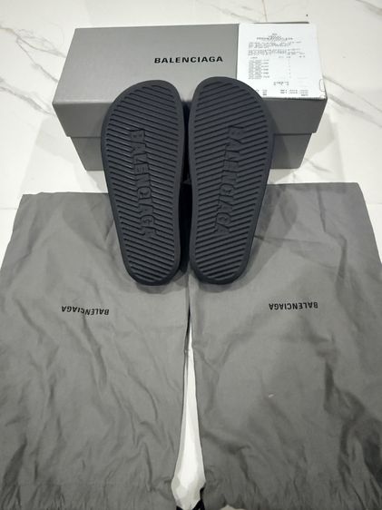  Balenciaga Pool Slide Sandals ไซต์36 ผู้หญิง จากช้อปเกาแท้ รูปที่ 4