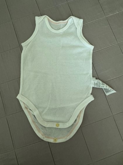 uniqlo เสื้อเด็ก 6-12 เดือน (70cm) มือสอง ใหม่ๆ ขายยกชุดค่ะ 7ตัว รูปที่ 4