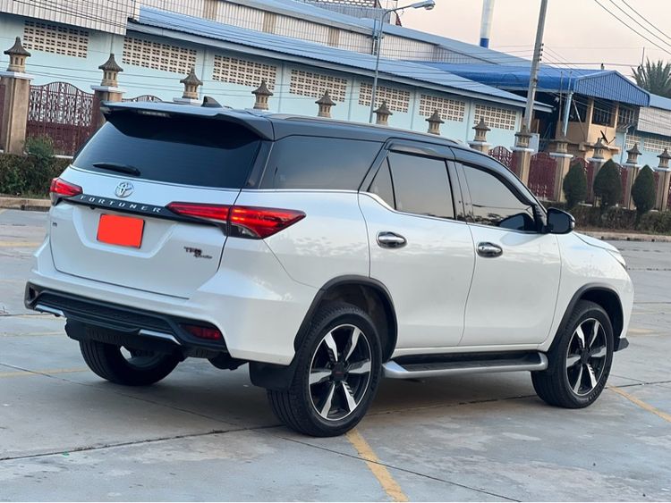 Toyota Fortuner 2019 2.8 V TRD Sportivo II Van ดีเซล ไม่ติดแก๊ส เกียร์อัตโนมัติ ขาว รูปที่ 3