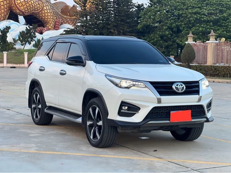 Toyota Fortuner 2019 2.8 V TRD Sportivo II Van ดีเซล ไม่ติดแก๊ส เกียร์อัตโนมัติ ขาว รูปที่ 4