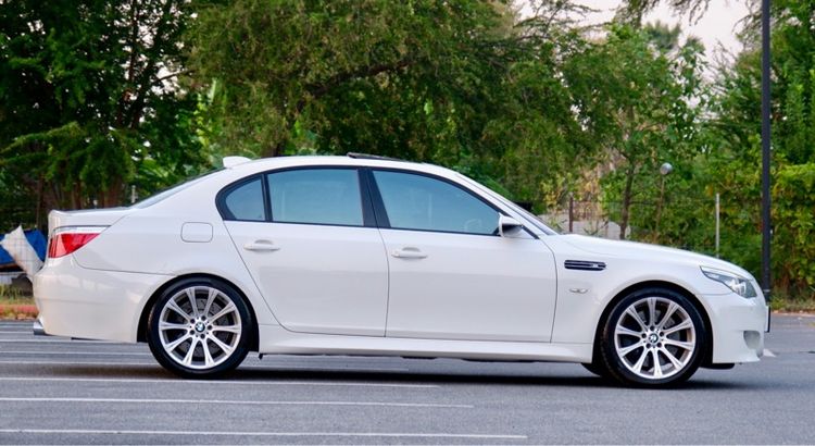 BMW M5 2007 5.0 E60 Sedan เบนซิน ไม่ติดแก๊ส เกียร์อัตโนมัติ ขาว รูปที่ 4