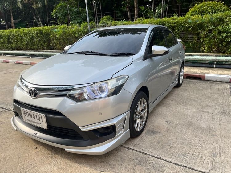 รถ Toyota Vios 1.5 E สี บรอนซ์เงิน