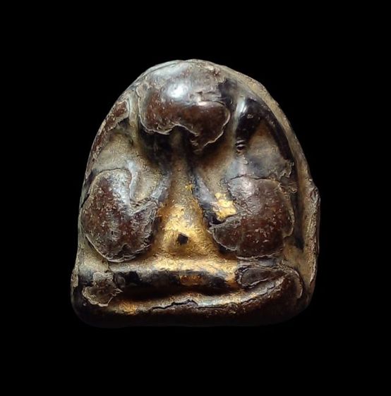 พระปิดตา เนื้อผงคลุกรัก