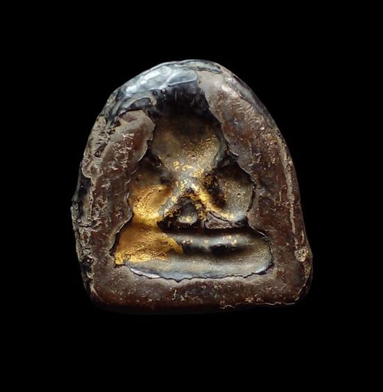 พระปิดตา เนื้อผงคลุกรัก รูปที่ 2