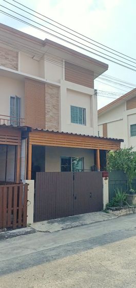 ทาวน์เฮ้าส์หลังมุม