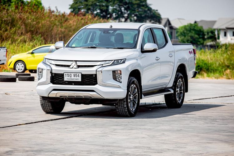 รถ Mitsubishi Triton 2.4 GT Premium 4WD สี ขาว