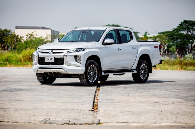 Mitsubishi Triton 2019 2.4 GT Premium 4WD Pickup ดีเซล เกียร์อัตโนมัติ ขาว รูปที่ 3