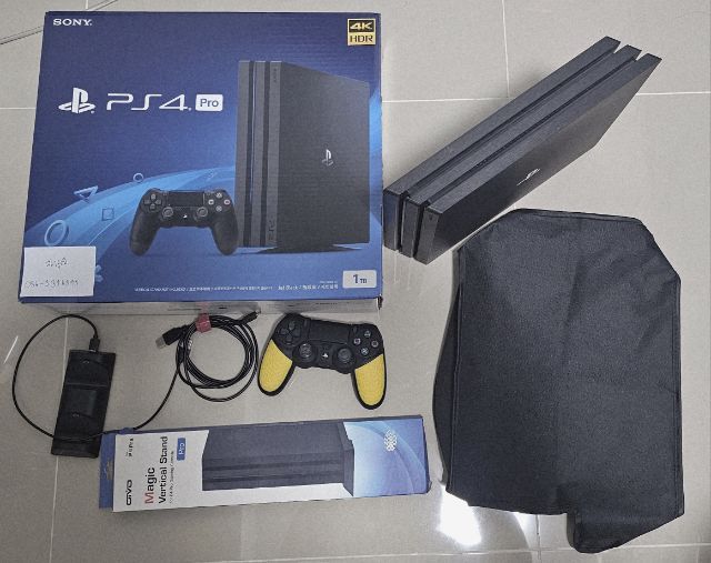PS4 pro อุปกรณ์ตามรูป สภาพใช้งานน้อย  2 เกม
