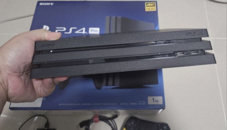 PS4 pro อุปกรณ์ตามรูป สภาพใช้งานน้อย  2 เกม รูปที่ 2