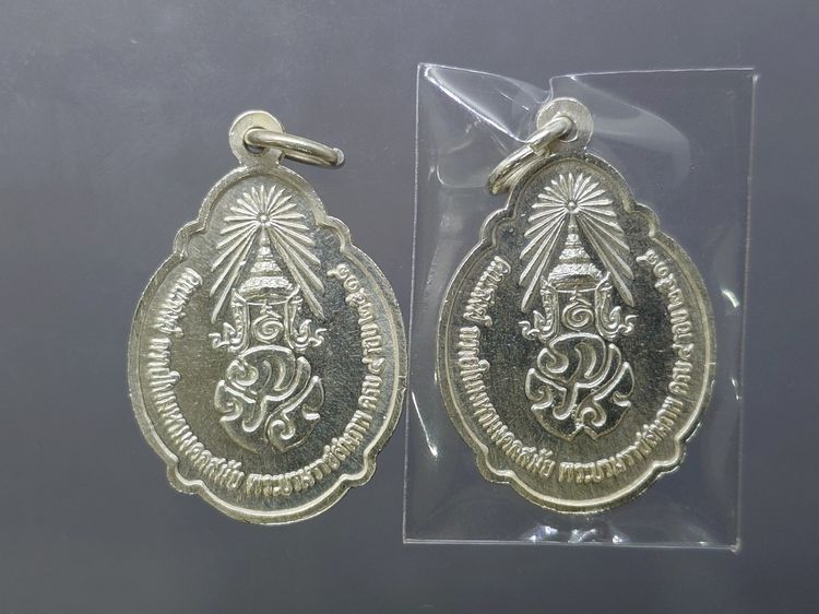 เหรียญที่ระลึก 4 รอบ ในหลวง รัชกาลที่9 กะหลั่ยเงิน ปี2518 "บล็อกเกษา 3 เส้น นิยม สวย ไม่ผ่านใช้ รูปที่ 8