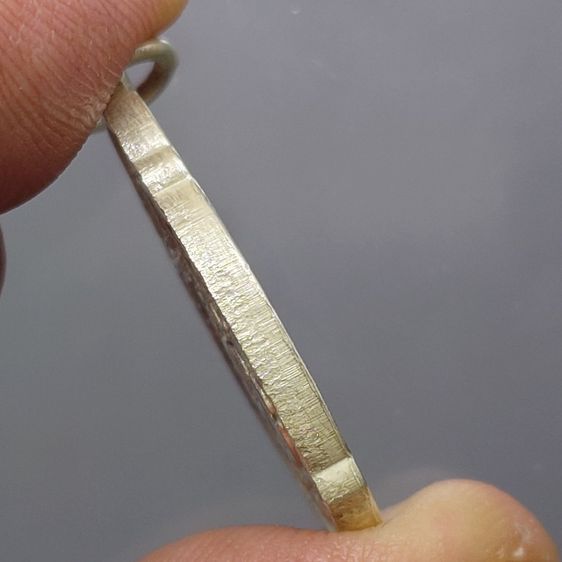 เหรียญที่ระลึก 4 รอบ ในหลวง รัชกาลที่9 กะหลั่ยเงิน ปี2518 "บล็อกเกษา 3 เส้น นิยม สวย ไม่ผ่านใช้ รูปที่ 5