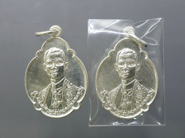 เหรียญที่ระลึก 4 รอบ ในหลวง รัชกาลที่9 กะหลั่ยเงิน ปี2518 "บล็อกเกษา 3 เส้น นิยม สวย ไม่ผ่านใช้ รูปที่ 7