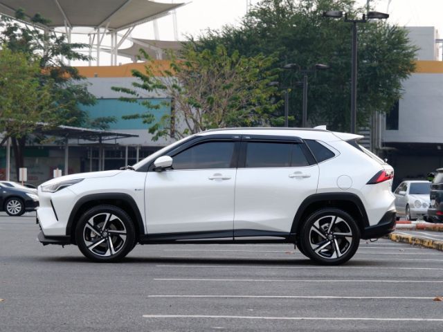 Toyota Yaris Cross 2025 1.5 HEV Premium Luxury Sedan ไฮบริด ไม่ติดแก๊ส เกียร์อัตโนมัติ ขาว รูปที่ 4