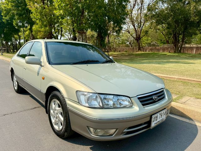 รถ Toyota Camry 2.2 SEG สี น้ำตาล