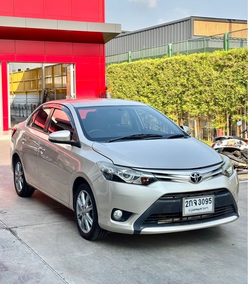 รถ Toyota Vios 1.5 S สี บรอนซ์ทอง