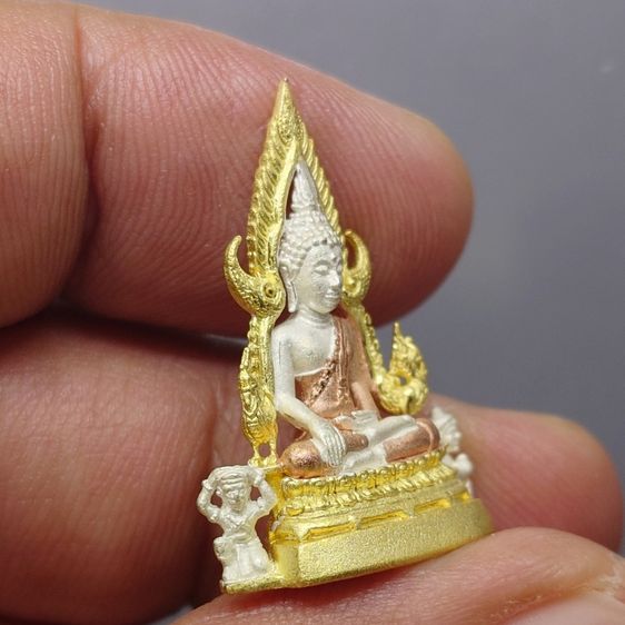 พระพุทธชินราช ลอยองค์ รุ่นมหาจักรพรรดิ เนื้อทองแดงพ่นทรายขัดเงาชุบสามกษัตริย์ วัดพระศรีรัตนมหาธาตุฯ ปี2555 พร้อมกล่องเดิม รูปที่ 4