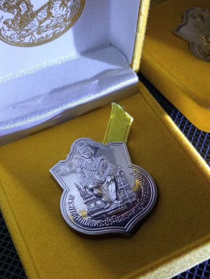 ประกันแท้..เหรียญในหลวงทรงบัลลังก์ปี 2539 เนื้อเงินแท้ขัดเงาพร้อมกล่องเดิมสภาพสุดเยี่ยม รูปที่ 15