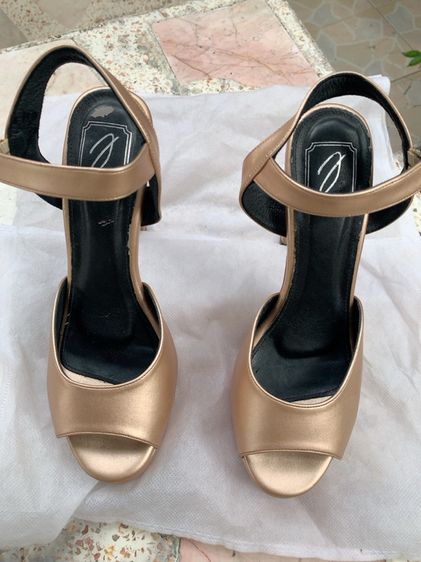 รองเท้าส้นสูง รูปที่ 4