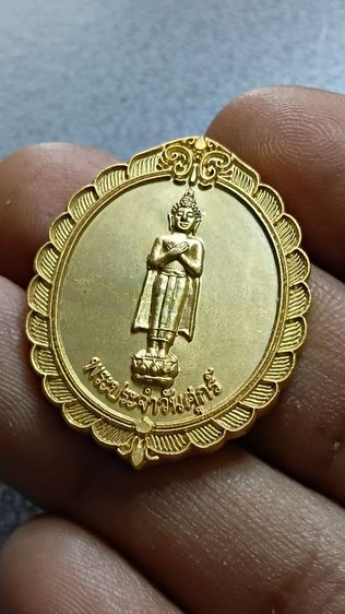 เหรียญ พระประจำวันศุกร์ วัดท่าตอน อำเภอแม่อาย จังหวัดเชียงใหม่ กะไหล่ทองพ่นทราย ปี 36 รูปที่ 4