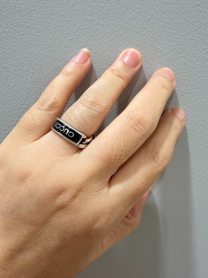 เเหวนโซ่กูชชี่ (Gucci) รุ่น Logo Enamel Gourmette Chain Ring รูปที่ 2