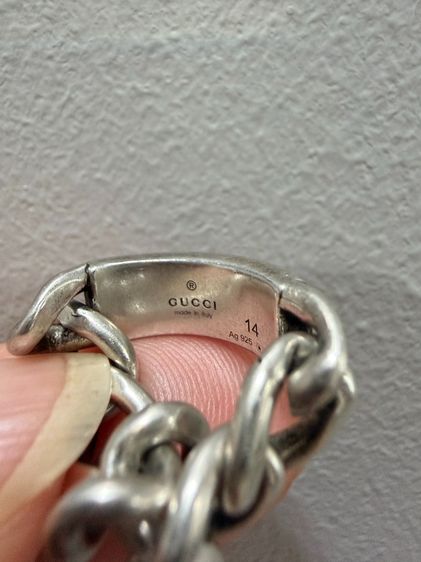 เเหวนโซ่กูชชี่ (Gucci) รุ่น Logo Enamel Gourmette Chain Ring รูปที่ 5