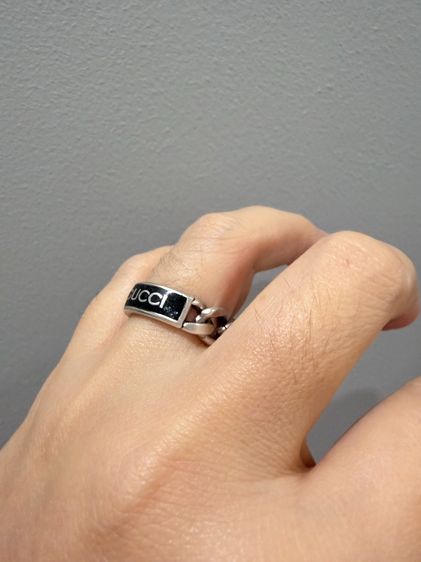 เเหวนโซ่กูชชี่ (Gucci) รุ่น Logo Enamel Gourmette Chain Ring รูปที่ 7