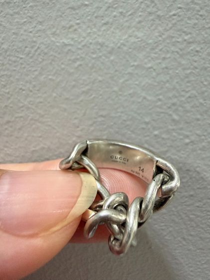 เเหวนโซ่กูชชี่ (Gucci) รุ่น Logo Enamel Gourmette Chain Ring รูปที่ 4