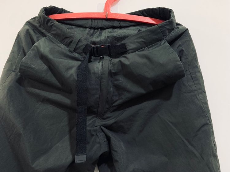 กางเกง UNIQLO แท้ 💯 size S วัดจริงเอว 27-32 ใส่ได้ ผ้ายืดหยุ่นดีมาก สีเขียวทหาร ปรับขนาดได้  ยาว 39.5 ปลายขา 7 นิ้ว สภาพดีมาก ทรงสวย รูปที่ 2