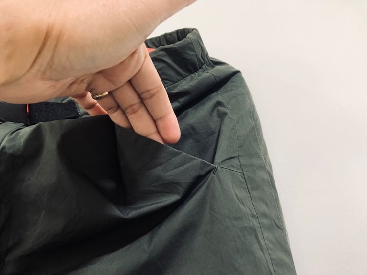 กางเกง UNIQLO แท้ 💯 size S วัดจริงเอว 27-32 ใส่ได้ ผ้ายืดหยุ่นดีมาก สีเขียวทหาร ปรับขนาดได้  ยาว 39.5 ปลายขา 7 นิ้ว สภาพดีมาก ทรงสวย รูปที่ 5