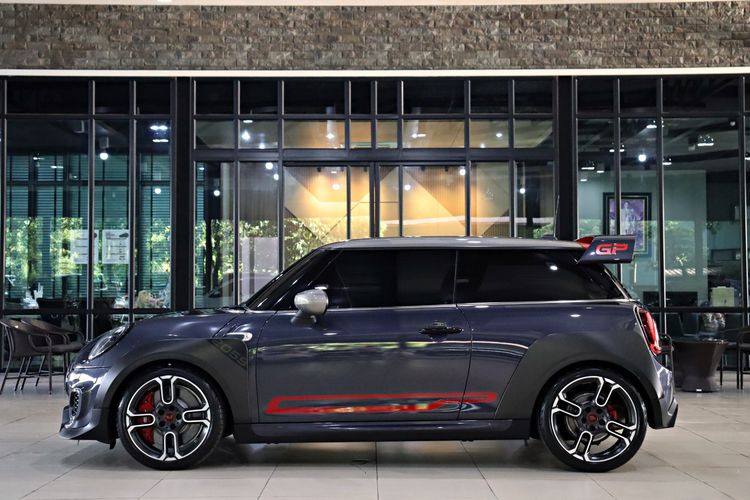 Mini JOHN COOPER WORK 2021 2.0 John Cooper Works GP Sedan เบนซิน ไม่ติดแก๊ส เกียร์อัตโนมัติ เทา รูปที่ 3