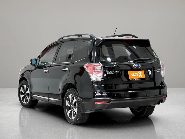 Subaru Forester 2016 2.0 i-P 4WD Utility-car เบนซิน ไม่ติดแก๊ส เกียร์อัตโนมัติ ดำ รูปที่ 4