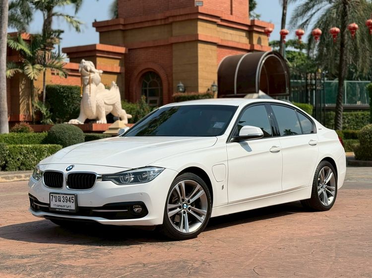 รถ BMW Series 3 330e สี ขาว