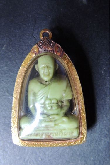 รูปหล่อหลังตะเข็บ หลวงปู่เผือก วัดกิ่งแก้ว