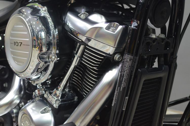 Harley Fat Boy ปี 2018 สีดำ ไมล์น้อย 900 กม. รูปที่ 16