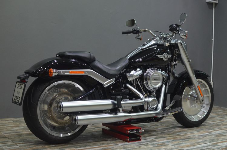 Harley Fat Boy ปี 2018 สีดำ ไมล์น้อย 900 กม. รูปที่ 4