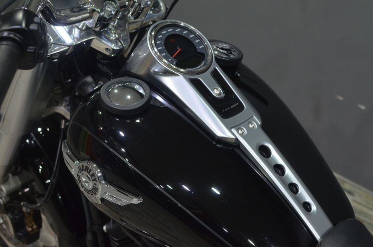 Harley Fat Boy ปี 2018 สีดำ ไมล์น้อย 900 กม. รูปที่ 12