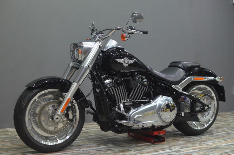 Harley Fat Boy ปี 2018 สีดำ ไมล์น้อย 900 กม. รูปที่ 6